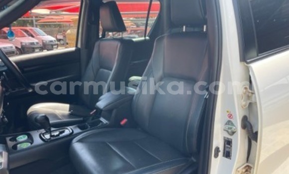 Acheter Occasion Voiture Toyota Hilux Blanc à Beitbridge, Matabeleland South Acheter Occasion Voiture Toyota Hilux Blanc à Beitbridge, Matabeleland South