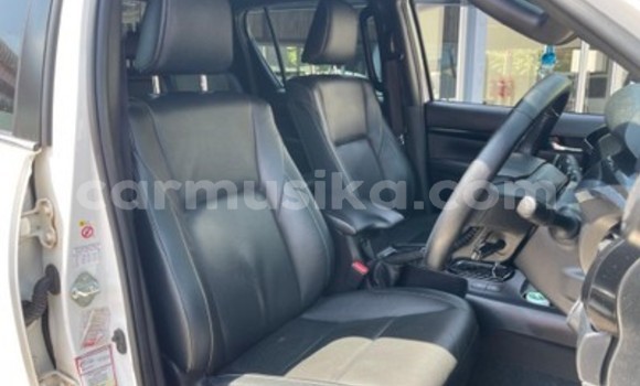 Acheter Occasion Voiture Toyota Hilux Blanc à Beitbridge, Matabeleland South Acheter Occasion Voiture Toyota Hilux Blanc à Beitbridge, Matabeleland South