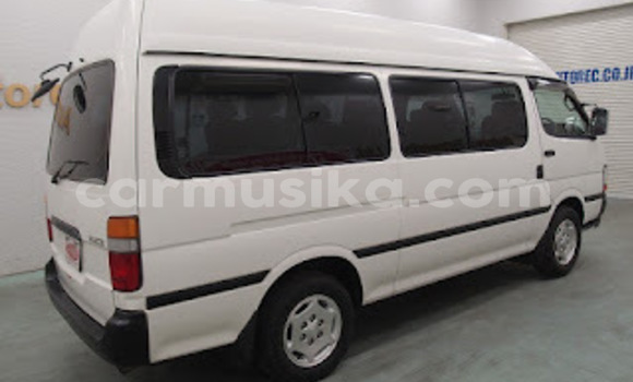 Acheter Occasion Voiture Toyota Hiace Blanc à Beitbridge, Matabeleland South Acheter Occasion Voiture Toyota Hiace Blanc à Beitbridge, Matabeleland South
