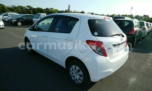 Tenga Tsaru Toyota Vitz Chena Mota in Beitbridge in Matabeleland South