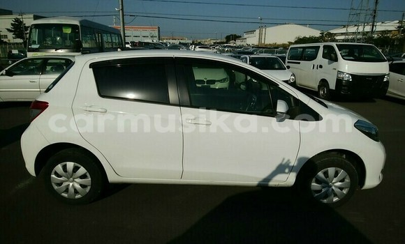 Acheter Occasion Voiture Toyota Vitz Blanc à Beitbridge, Matabeleland South Acheter Occasion Voiture Toyota Vitz Blanc à Beitbridge, Matabeleland South
