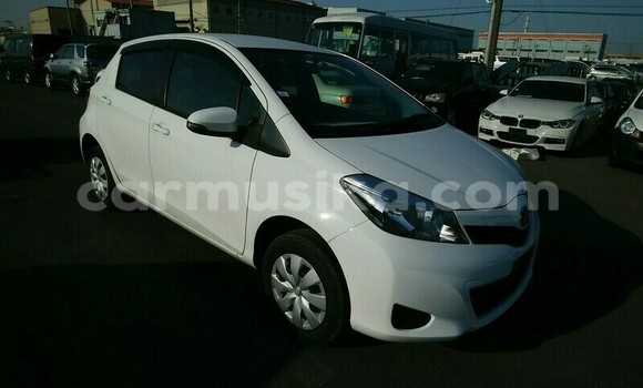 Acheter Occasion Voiture Toyota Vitz Blanc à Beitbridge, Matabeleland South Acheter Occasion Voiture Toyota Vitz Blanc à Beitbridge, Matabeleland South