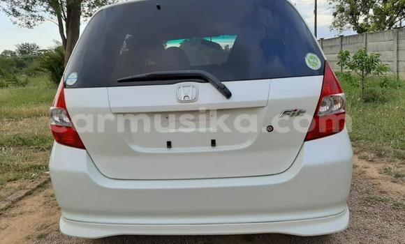 Nunua Ilio tumika Honda Fit Nyeupe Gari ndani ya Beitbridge nchini Matabeleland Kusini