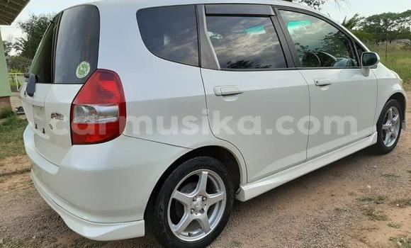 Acheter Occasion Voiture Honda Fit Blanc à Beitbridge, Matabeleland South Acheter Occasion Voiture Honda Fit Blanc à Beitbridge, Matabeleland South