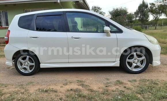 Acheter Occasion Voiture Honda Fit Blanc à Beitbridge, Matabeleland South Acheter Occasion Voiture Honda Fit Blanc à Beitbridge, Matabeleland South