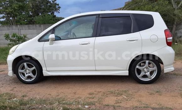 Acheter Occasion Voiture Honda Fit Blanc à Beitbridge, Matabeleland South Acheter Occasion Voiture Honda Fit Blanc à Beitbridge, Matabeleland South