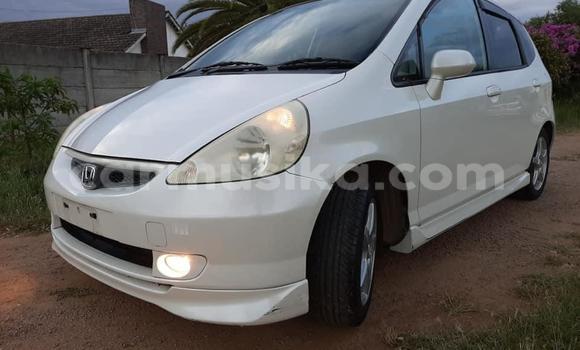 Acheter Occasion Voiture Honda Fit Blanc à Beitbridge, Matabeleland South Acheter Occasion Voiture Honda Fit Blanc à Beitbridge, Matabeleland South