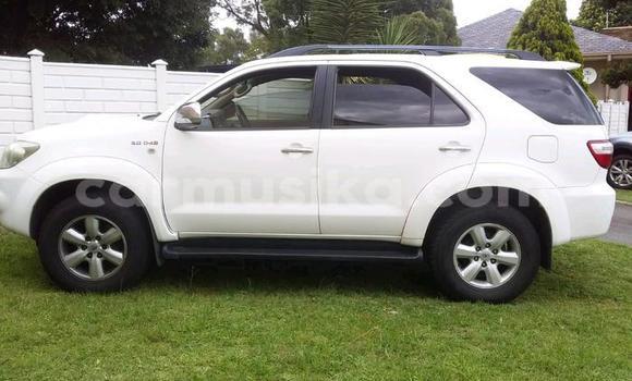 Acheter Occasion Voiture Toyota Fortuner Blanc à Beitbridge, Matabeleland South Acheter Occasion Voiture Toyota Fortuner Blanc à Beitbridge, Matabeleland South