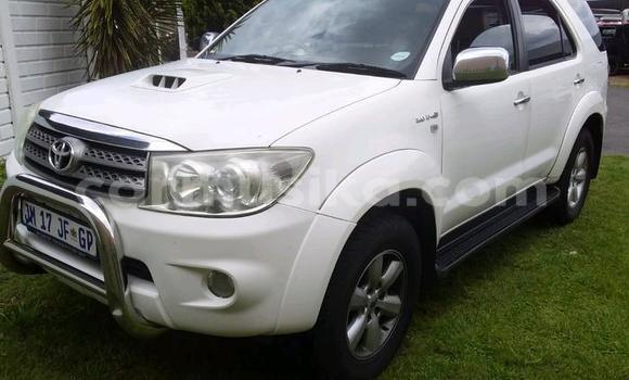 Acheter Occasion Voiture Toyota Fortuner Blanc à Beitbridge, Matabeleland South Acheter Occasion Voiture Toyota Fortuner Blanc à Beitbridge, Matabeleland South