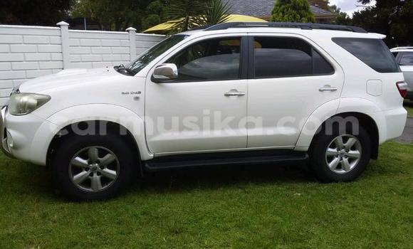 Acheter Occasion Voiture Toyota Fortuner Blanc à Beitbridge, Matabeleland South Acheter Occasion Voiture Toyota Fortuner Blanc à Beitbridge, Matabeleland South
