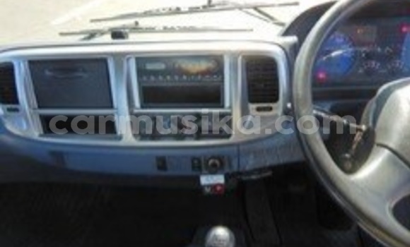 Acheter Occasion Utilitaire Hino 300 Vert à Beitbridge, Matabeleland South Acheter Occasion Utilitaire Hino 300 Vert à Beitbridge, Matabeleland South