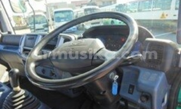 Acheter Occasion Utilitaire Hino 300 Vert à Beitbridge, Matabeleland South Acheter Occasion Utilitaire Hino 300 Vert à Beitbridge, Matabeleland South