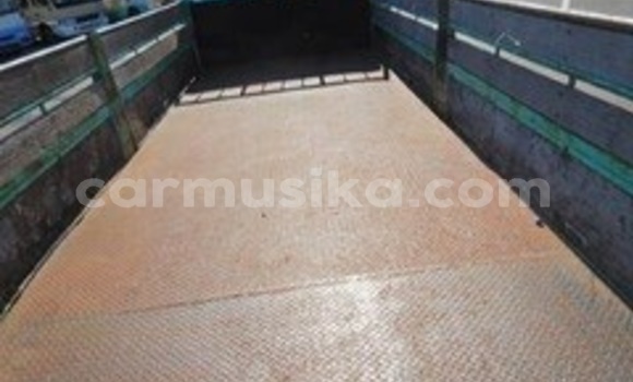 Acheter Occasion Utilitaire Hino 300 Vert à Beitbridge, Matabeleland South Acheter Occasion Utilitaire Hino 300 Vert à Beitbridge, Matabeleland South