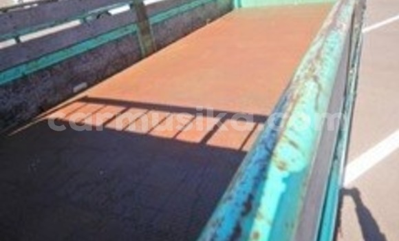 Acheter Occasion Utilitaire Hino 300 Vert à Beitbridge, Matabeleland South Acheter Occasion Utilitaire Hino 300 Vert à Beitbridge, Matabeleland South