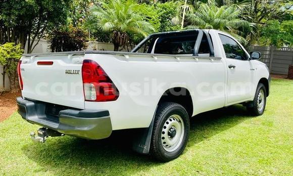Acheter Occasion Voiture Toyota Hilux Blanc à Beitbridge, Matabeleland South Acheter Occasion Voiture Toyota Hilux Blanc à Beitbridge, Matabeleland South
