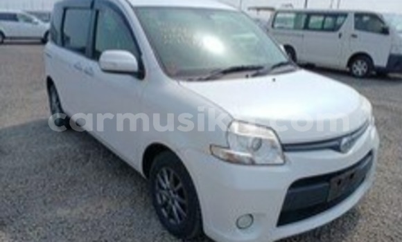 Acheter Occasion Voiture Toyota Sienta Blanc à Beitbridge, Matabeleland South Acheter Occasion Voiture Toyota Sienta Blanc à Beitbridge, Matabeleland South