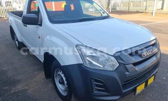 Buy Used Isuzu KB White Car in Beitbridge in Matabeleland South Buy Used Isuzu KB White Car in Beitbridge in Matabeleland South
