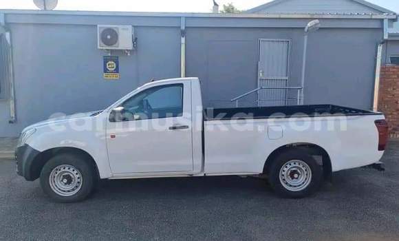 Buy Used Isuzu KB White Car in Beitbridge in Matabeleland South Buy Used Isuzu KB White Car in Beitbridge in Matabeleland South