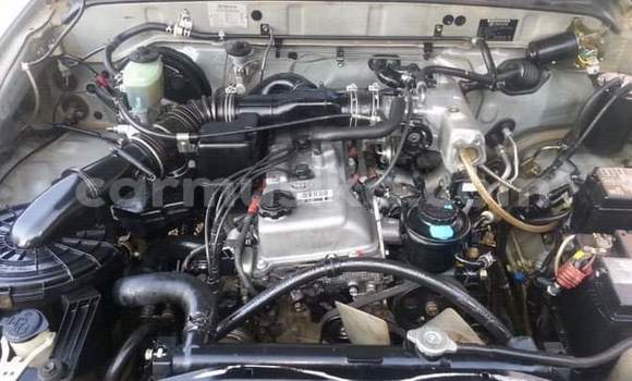 Acheter Occasion Voiture Toyota Hilux Gris à Beitbridge, Matabeleland South Acheter Occasion Voiture Toyota Hilux Gris à Beitbridge, Matabeleland South