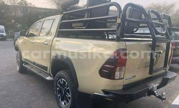 Tenga Tsaru Toyota Hilux Zvimwe Mota in Beitbridge in Matabeleland South Tenga Tsaru Toyota Hilux Zvimwe Mota in Beitbridge in Matabeleland South