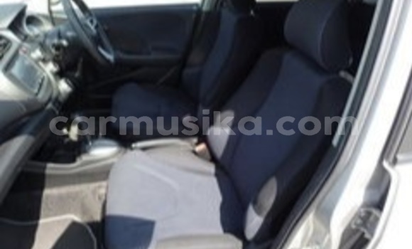 Nunua Ilio tumika Honda Fit Fedha Gari ndani ya Beitbridge nchini Matabeleland Kusini Nunua Ilio tumika Honda Fit Fedha Gari ndani ya Beitbridge nchini Matabeleland Kusini