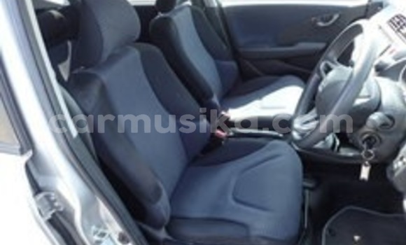 Nunua Ilio tumika Honda Fit Fedha Gari ndani ya Beitbridge nchini Matabeleland Kusini Nunua Ilio tumika Honda Fit Fedha Gari ndani ya Beitbridge nchini Matabeleland Kusini