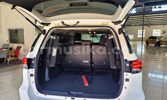 Acheter Occasion Voiture Toyota Fortuner Gris à Beitbridge, Matabeleland South Acheter Occasion Voiture Toyota Fortuner Gris à Beitbridge, Matabeleland South