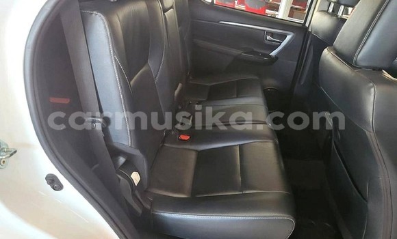 Acheter Occasion Voiture Toyota Fortuner Gris à Beitbridge, Matabeleland South Acheter Occasion Voiture Toyota Fortuner Gris à Beitbridge, Matabeleland South