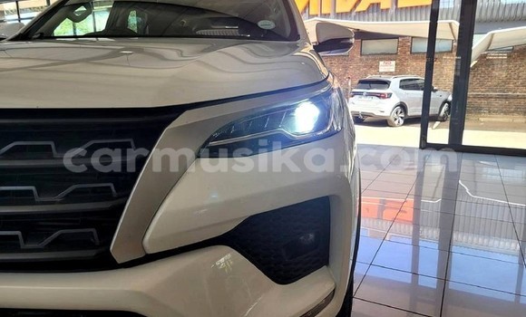 Acheter Occasion Voiture Toyota Fortuner Gris à Beitbridge, Matabeleland South Acheter Occasion Voiture Toyota Fortuner Gris à Beitbridge, Matabeleland South