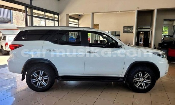 Acheter Occasion Voiture Toyota Fortuner Gris à Beitbridge, Matabeleland South Acheter Occasion Voiture Toyota Fortuner Gris à Beitbridge, Matabeleland South