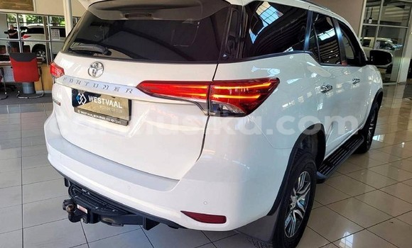 Acheter Occasion Voiture Toyota Fortuner Gris à Beitbridge, Matabeleland South Acheter Occasion Voiture Toyota Fortuner Gris à Beitbridge, Matabeleland South