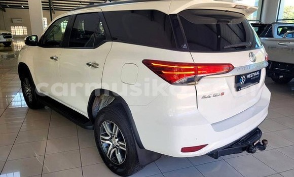 Acheter Occasion Voiture Toyota Fortuner Gris à Beitbridge, Matabeleland South Acheter Occasion Voiture Toyota Fortuner Gris à Beitbridge, Matabeleland South
