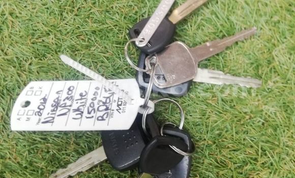 Acheter Occasion Voiture Nissan Hardbody Blanc à Beitbridge, Matabeleland South Acheter Occasion Voiture Nissan Hardbody Blanc à Beitbridge, Matabeleland South