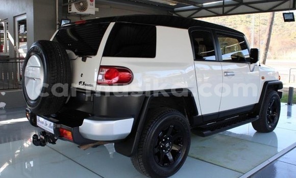 Acheter Occasion Voiture Toyota FJ Cruiser Blanc à Beitbridge, Matabeleland South Acheter Occasion Voiture Toyota FJ Cruiser Blanc à Beitbridge, Matabeleland South