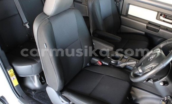 Acheter Occasion Voiture Toyota FJ Cruiser Blanc à Beitbridge, Matabeleland South Acheter Occasion Voiture Toyota FJ Cruiser Blanc à Beitbridge, Matabeleland South