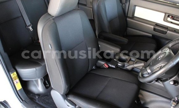 Acheter Occasion Voiture Toyota FJ Cruiser Blanc à Beitbridge, Matabeleland South Acheter Occasion Voiture Toyota FJ Cruiser Blanc à Beitbridge, Matabeleland South