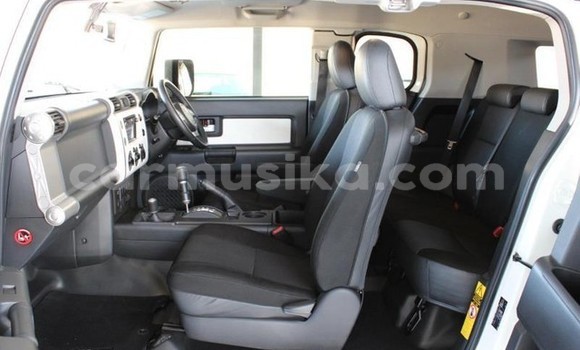 Acheter Occasion Voiture Toyota FJ Cruiser Blanc à Beitbridge, Matabeleland South Acheter Occasion Voiture Toyota FJ Cruiser Blanc à Beitbridge, Matabeleland South