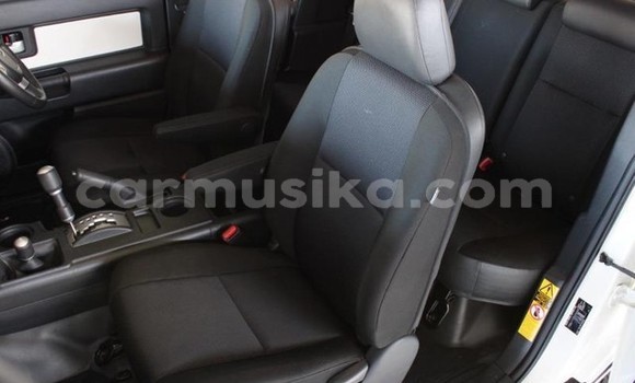 Acheter Occasion Voiture Toyota FJ Cruiser Blanc à Beitbridge, Matabeleland South Acheter Occasion Voiture Toyota FJ Cruiser Blanc à Beitbridge, Matabeleland South