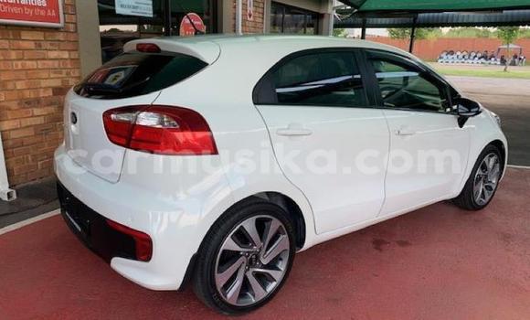 Acheter Occasion Voiture Kia Rio Blanc à Beitbridge, Matabeleland South Acheter Occasion Voiture Kia Rio Blanc à Beitbridge, Matabeleland South