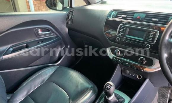 Acheter Occasion Voiture Kia Rio Blanc à Beitbridge, Matabeleland South Acheter Occasion Voiture Kia Rio Blanc à Beitbridge, Matabeleland South