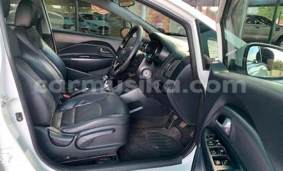 Acheter Occasion Voiture Kia Rio Blanc à Beitbridge, Matabeleland South Acheter Occasion Voiture Kia Rio Blanc à Beitbridge, Matabeleland South