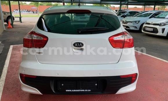 Acheter Occasion Voiture Kia Rio Blanc à Beitbridge, Matabeleland South Acheter Occasion Voiture Kia Rio Blanc à Beitbridge, Matabeleland South