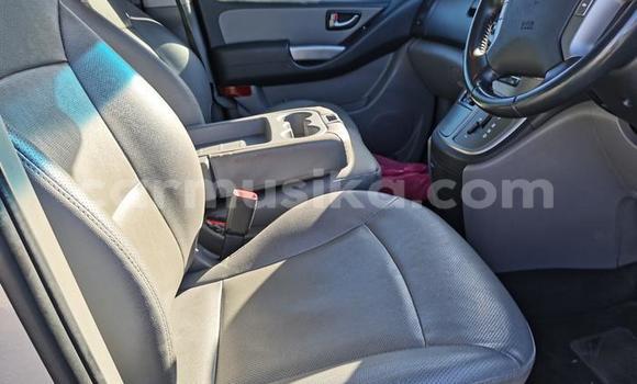 Acheter Occasion Voiture Hyundai H1 Gris à Beitbridge, Matabeleland South Acheter Occasion Voiture Hyundai H1 Gris à Beitbridge, Matabeleland South