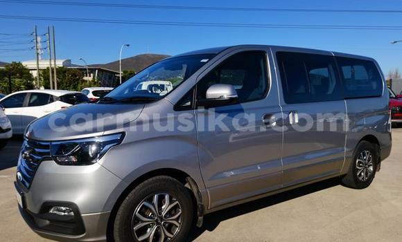 Acheter Occasion Voiture Hyundai H1 Gris à Beitbridge, Matabeleland South Acheter Occasion Voiture Hyundai H1 Gris à Beitbridge, Matabeleland South