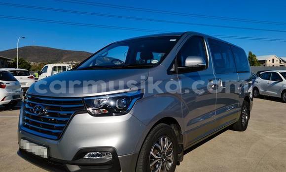 Acheter Occasion Voiture Hyundai H1 Gris à Beitbridge, Matabeleland South Acheter Occasion Voiture Hyundai H1 Gris à Beitbridge, Matabeleland South