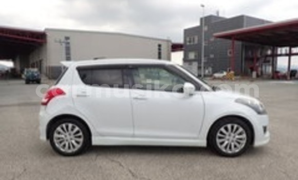 Acheter Occasion Voiture Suzuki Swift Blanc à Beitbridge, Matabeleland South Acheter Occasion Voiture Suzuki Swift Blanc à Beitbridge, Matabeleland South