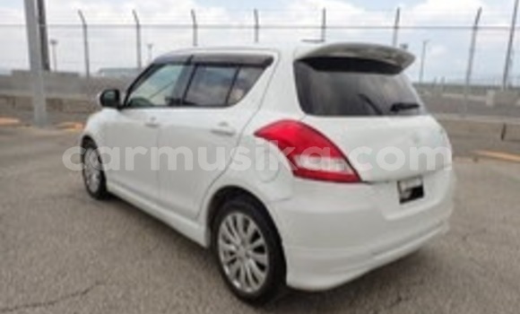Acheter Occasion Voiture Suzuki Swift Blanc à Beitbridge, Matabeleland South Acheter Occasion Voiture Suzuki Swift Blanc à Beitbridge, Matabeleland South