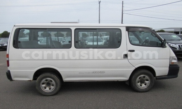 Tenga Tsaru Toyota Hiace Chena Mota in Beitbridge in Matabeleland South Tenga Tsaru Toyota Hiace Chena Mota in Beitbridge in Matabeleland South