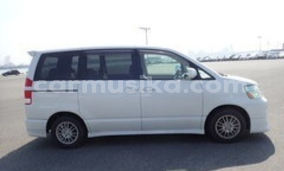 Acheter Occasion Voiture Toyota Noah Blanc à Beitbridge, Matabeleland South Acheter Occasion Voiture Toyota Noah Blanc à Beitbridge, Matabeleland South