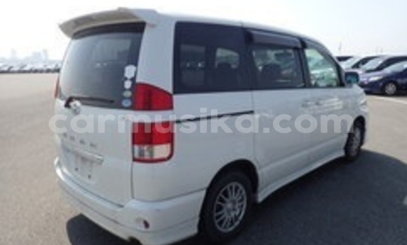 Acheter Occasion Voiture Toyota Noah Blanc à Beitbridge, Matabeleland South Acheter Occasion Voiture Toyota Noah Blanc à Beitbridge, Matabeleland South